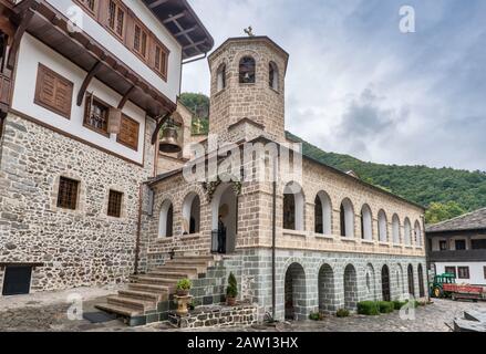 Kloster Sveti Jovan Bigorski, Mazedonisch-orthodoxe Kloster, im Radika Flusstal, Mavrovo National Park, in der Nähe von Debar, Nord-Mazedonien Stockfoto