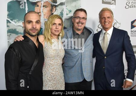 Hollywood, Kalifornien, USA 5. Februar 2020 (L-R) Schauspieler Michael Mando, Schauspielerin Rhea Seehorn, Co-Schöpfer/ausführender Produzent Vince Gilligan und Schauspieler Patrick Fabian besuchen AMCs "Better Call Saul"-Staffel Fünf-Premiere am 5. Februar 2020 in ArcLight Cinemas Hollywood, Kalifornien, USA. Foto von Barry King/Alamy Live News Stockfoto