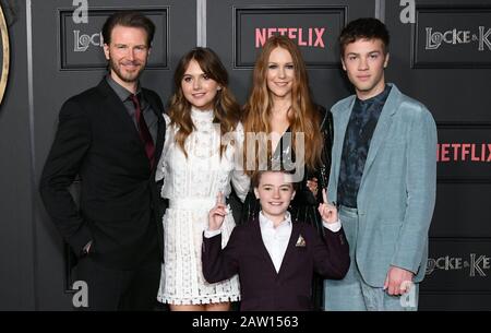 05. Februar 2020 - Hollywood - Bill Heck, Emilia Jones, Darby Stanchfield, Jackson Robert Scott, Connor Jessup. Netflix's Premiere Photo Call der Serie "Locke & Key" im ägyptischen Theater. (Bild: © Birdie Thompson/AdMedia über ZUMA Wire) Stockfoto