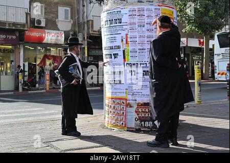 Nachrufe in Bnei Brak Stockfoto