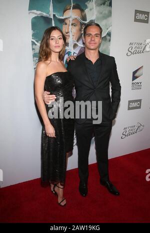 Hollywood, Ca. Februar 2020. Alejandra Guilmant, Tony Dalton, bei der Premiere Von AMCs "Better Call Saul"-Staffel 5 in Den ArcLight Cinemas in Hollywood, Kalifornien am 5. Februar 2020. Kredit: Faye Sadou/Media Punch/Alamy Live News Stockfoto