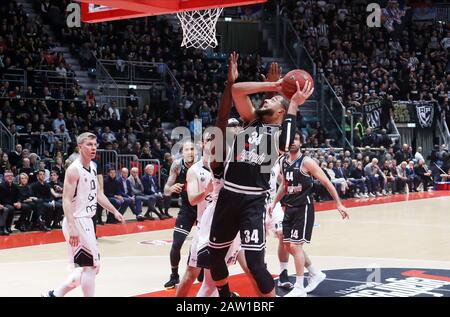 Bologna, Italien. Februar 2020. Kyle weems (Virtus segafredo bologna) während Segaftedo Virtus Bologna vs. Partizan Nis Belgrado, Basketball EuroCup Championship in Bologna, Italien, 5. Februar 2020 Credit: Independent Photo Agency/Alamy Live News Stockfoto