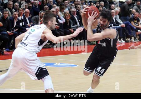 Bologna, Italien. Feb. 2020. Milos teodosic (Virtus segafredo bologna) während Segaftedo Virtus Bologna vs. Partizan Nis Belgrado, Basketball EuroCup Championship in Bologna, Italien, 5. Februar 2020 Credit: Independent Photo Agency/Alamy Live News Stockfoto