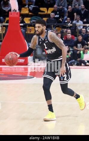 Bologna, Italien. Februar 2020. Devyn Marmor (Virtus segafredo bologna) während Segaftedo Virtus Bologna vs. Partizan Nis Belgrado, Basketball EuroCup Championship in Bologna, Italien, 5. Februar 2020 Credit: Independent Photo Agency/Alamy Live News Stockfoto