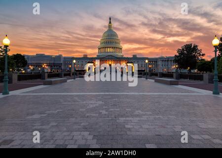 Das US-Kapitolgebäude in Washington DC bei Sonnenuntergang Stockfoto