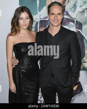 Los Angeles, USA. Februar 2020. (L-R) Alejandra Guilmant und Tony Dalton bei AMC's BETTER CALL SAUL Season 5 Premiere am Mittwoch, 5. Februar 2020, in den Arclight Cinemas Hollywood in Los Angeles, Kalifornien. (Foto Von Sthanlee B. Mirador/Sipa USA) Kredit: SIPA USA/Alamy Live News Stockfoto