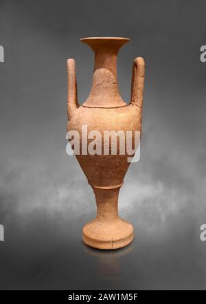 Minoische Amphora imitiert ägyptische Prototypen, Hagia Triada Royal Villa 1500-1540 v. Chr.; Archäologisches Museum Heraklion, grauer Hintergrund. Stockfoto