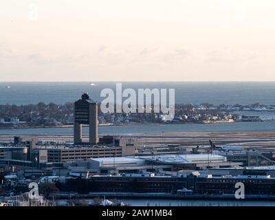 Der Air Traffic Control Tower Am Boston Logan International Airport Stockfoto