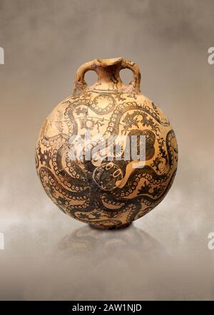 Minoan 2 handhabte Kolben mit stilisiertem Kraken im Marinestil, Palaikastro, 1500-1450 v. Chr.; Archäologisches Museum Heraklion. Stockfoto