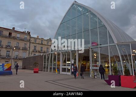 Außenansicht des Bahnhofs Saint Roch in Montpellier, Frankreich Stockfoto