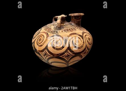 Minoan dekorierter Rührbecher mit Dralldesign, Zakros Palast 1500-1400 v. Chr.; Archäologisches Museum Heraklion, schwarzer Hintergrund. Stockfoto