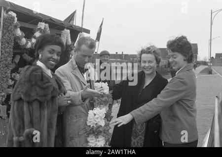 Aufführung von Ilse Werner und Elaine Delmar von Treslong Datum: 7. April 1961 Personenname: Elaine Delmar, Ilse Werner Institutionenname: Treslong Stockfoto