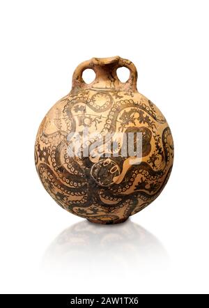 Minoan 2 handhabte Kolben mit stilisiertem Kraken im Marinestil, Palaikastro, 1500-1450 v. Chr.; Archäologisches Museum Heraklion, weißer Hintergrund Stockfoto