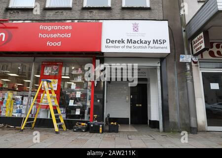 Das Wahlkreisbüro von Renfrew von Schottlands Finanzsekretär Derek Mackay, der mit sofortiger Wirkung zurückgetreten ist, nachdem Vorwürfe aufgekommen waren, dass er Hunderte von Nachrichten an einen 16-jährigen Jungen gesendet habe. Stockfoto