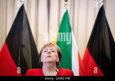 Pretoria, Südafrika. Februar 2020. Bundeskanzlerin Angela Merkel (CDU) spricht auf einer Pressekonferenz mit dem Präsidenten Südafrikas vor Medienvertretern. Bis zum 7. Februar 2020 wird die Kanzlerin Südafrika und die Republik in Richtung angolanische Länder besuchen. Credit: Kay Nietfeld / dpa / Alamy Live News Stockfoto