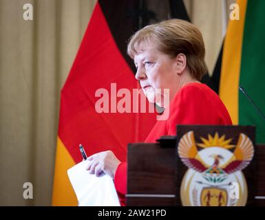 Pretoria, Südafrika. Februar 2020. Bundeskanzlerin Angela Merkel (CDU) nimmt an einer gemeinsamen Pressekonferenz mit dem Präsidenten Südafrikas Teil. Bis zum 7. Februar 2020 wird die Kanzlerin Südafrika und die Republik in Richtung angolanische Länder besuchen. Credit: Kay Nietfeld / dpa / Alamy Live News Stockfoto