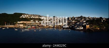 Fowey, ausgesprochen FOY oder in Cornish als Fowydh, ('Buche Bäume') ist eine kleine Stadt und Frachthafen an der Mündung des Flusses Fowey im Süden Cornwalls Stockfoto