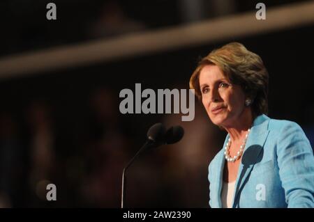 Charlotte, Vereinigte Staaten Von Amerika. September 2012. CHARLOTTE, NC - 5. SEPTEMBER: Bill Clinton während der Demokratischen Nationalkonvention 2012 im Time Warner Center am 5. September 2012 in Charlotte, North Carolina Personen: Nancy Pelosi Transmission Ref: MNC1 Stockfoto