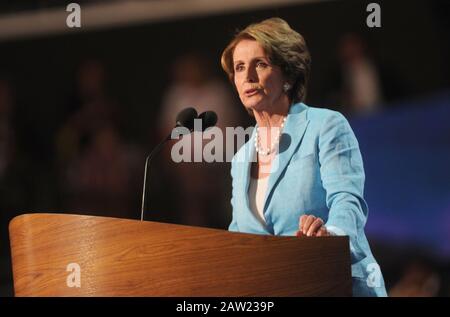 Charlotte, Vereinigte Staaten Von Amerika. September 2012. CHARLOTTE, NC - 5. SEPTEMBER: Bill Clinton während der Demokratischen Nationalkonvention 2012 im Time Warner Center am 5. September 2012 in Charlotte, North Carolina Personen: Nancy Pelosi Transmission Ref: MNC1 Stockfoto