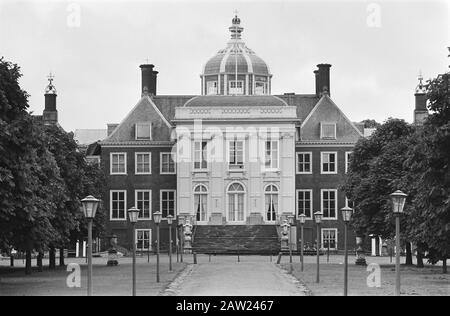 Palast Huis ten Bosch (den Haag), Außendatum: 6. Juli 1978 Standort: Den Haag, Südholland Schlüsselwörter: Paläste Institutionenname: Huis ten Bosch Palast: Suyk, Koen/Anefo Urheberrechtsinhaber: National Archives Materialtyp: Negative (schwarz/weiß) Archivnummer: Siehe Zugang 2.24.01.05 Stockfoto