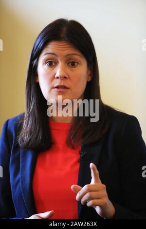 Die Kandidatin der Labelführung, Lisa Nandy, spricht in der Worksop Town Hall in Worksop, Nottinghamshire, im Wahlkreis Bassetlaw. Stockfoto