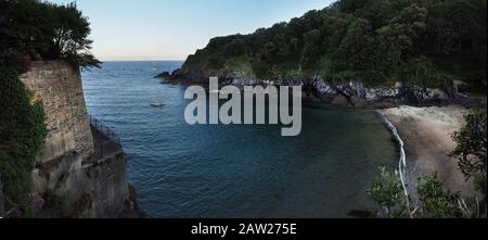 Fowey, ausgesprochen FOY oder in Cornish als Fowydh, ('Buche Bäume') ist eine kleine Stadt und Frachthafen an der Mündung des Flusses Fowey im Süden Cornwalls Stockfoto