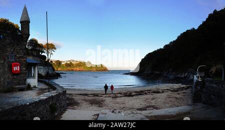 Fowey, ausgesprochen FOY oder in Cornish als Fowydh, ('Buche Bäume') ist eine kleine Stadt und Frachthafen an der Mündung des Flusses Fowey im Süden Cornwalls Stockfoto