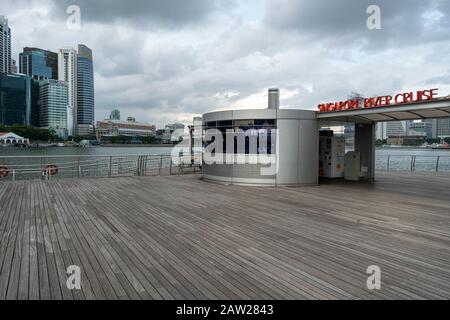 Singapur. Januar 2020. Die Docks von Singapore River Cruise in Marina Bay Stockfoto