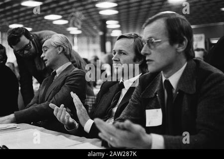 Sitzung der D66 in den Utrechter Parteivorsitzenden Jan Glastra van Loon (l), Jan Terlouw und Veldhoen (r) Datum: 27. Oktober 1979 Ort: Utrechter (prov), Utrechter (Stadt) Schlüsselwörter: Politische Parteien, Treffen, Präsidenten Personenname: Glastra van Loon, Jan, Terlouw, Jan Stockfoto