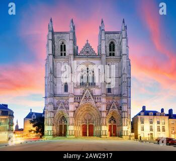 Nantes in Frankreich - Sonnenuntergang Blick auf die Kathedrale Saint Pierre Stockfoto