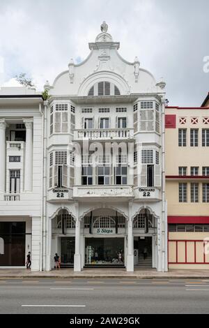 Singapur. Januar 2020. Ein klassisches Gebäude im Kolonialstil in der Innenstadt Stockfoto