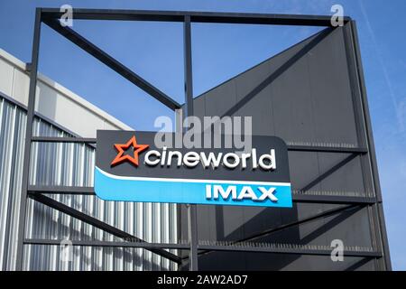 Das Zeichen eines Cineworld Imax Kinos oder Kinos Stockfoto