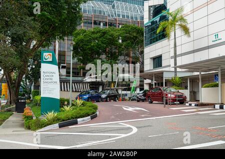 Singapur. Januar 2020. Blick auf den Eingang zum Gebäude des National Cancer Center Stockfoto