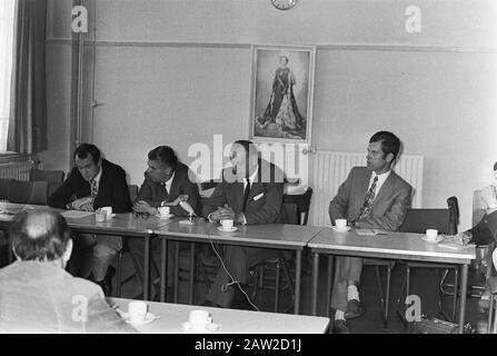 Pressekonferenz zur internationalen Fälscherbande in Spanien im Polizeipräsidium, Amsterdam Datum: 22. September 1971 Ort: Amsterdam, Noord-Holland Schlüsselwörter: Polizei, Pressekonferenzen: Croes, Rob C./Anefo Urheberrechtsinhaber: National Archives Material Typ: Negative (schwarz/weiß) Archivnummer: Siehe Zugang 2.24.01.05 Stockfoto