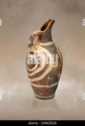 Minoisch dekorierte Krug im Kamares-Stil mit Schwirbelmuster, Poros-Friedhof 1800-1650 v. Chr.; Archäologisches Museum Heraklion. Stockfoto