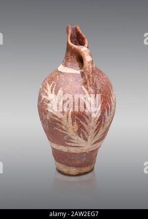 Minoisch dekorierte Krug im Kamares-Stil mit Blättern, Poros-Friedhof 1800-1650 v. Chr.; Archäologisches Museum Heraklion, grauer Hintergrund. Stockfoto