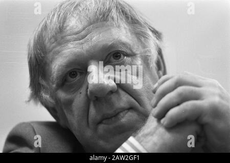 Pressekonferenz mit Oleg Popov im Moskauer Staatszirkus Pressekonferenzen, Zirkusse, Clowns, Porträts, Popov, O. Datum: 9. Januar 1989 Stichwörter: Zirkus, Clowns, Pressekonferenzen, Porträts Personenname: Popov, O. Stockfoto