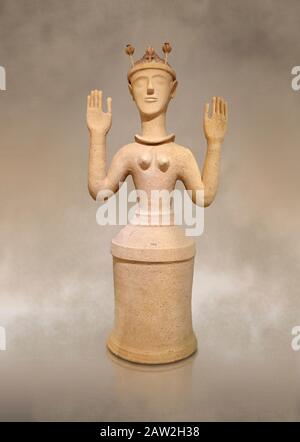 Minoische postpalastartige Terrakotta-Poppy-Göttin: Statue mit erhobenen Armen und Mohn-Samenkrone, Karphi-Heiligtum 1300-1200 v. Chr., Archäologische Heraklion Stockfoto