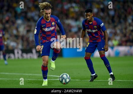 Barcelona, SPANIEN - 24. SEPTEMBER: Antoine Griezmann und Ansu Fati vom FC Barcelona beim Spiel der La Liga zwischen dem FC Barcelona und dem Villarreal CF im Camp N Stockfoto