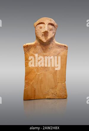 Svoitive Tablette für den Minoischen Kult, Karphi Sanctuary 1200-1100 v. Chr., Archäologisches Museum Heraklion, grauer Hintergrund. In diesem Zeitraum sowohl Minoan als auch My Stockfoto
