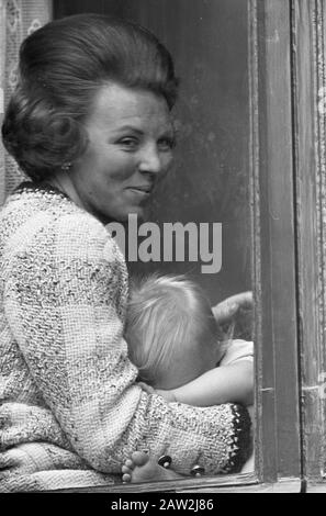 Königin. Prinzessin Beatrix und Prinz Willem Alexander Datum: 30. April 1968 Schlagwörter: Name der Königin: Beatrix, Prinzessin, Willem-Alexander, Prinz von Orange Stockfoto