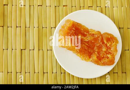 Konservierte Ananas thailändisches süßes Essen auf dem Teller Stockfoto