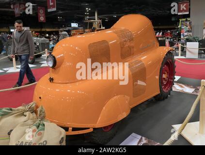 Porsche P312 Traktor auf der Retromobile Classic Car Show Paris 05/02/2020 Stockfoto