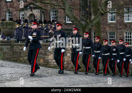 Edinburgh Castle, Edinburgh, Schottland, Vereinigtes Königreich. Februar 2020. 21 Gun Salute: Der Gruß des Königlichen Artillerieregiments von 26 markiert den Anlass der Thronbesteigung der Königin am 6. Februar 1952, vor 68 Jahren Stockfoto