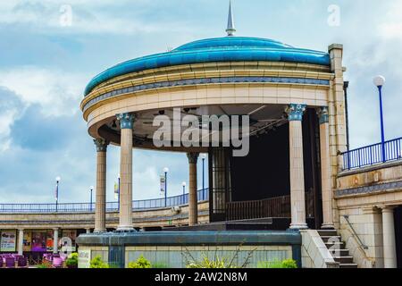 Eastbourne, EAST SUSSEX, Großbritannien - 03. JUNI : Blick auf den Eastbourne-Bandstand in East Sussex am 03. Juni 2019 Stockfoto