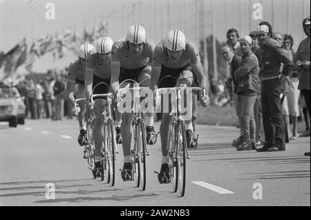 Radweltmeisterschaften 1979 in Valkenburg TTT für Amateure; das niederländische Team im Einsatz Datum: 22. August 1979 Ort: Limburg-Valkenburg Schlüsselwörter: Sport, Radsport Stockfoto