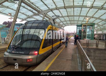 27. Januar 2020, Porto, Portugal: U-Bahn nach Porto vom Flughafen in die Stadt. (Bild: © Igor Golovniov/SOPA Bilder über ZUMA Draht) Stockfoto