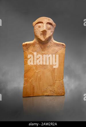 Svoitive Tablette für den Minoischen Kult, Karphi Sanctuary 1200-1100 v. Chr., Archäologisches Museum Heraklion, grauer Hintergrund. In diesem Zeitraum sowohl Minoan als auch My Stockfoto