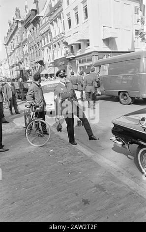 Budget-Tag 1966 in Der Polizei von den Haag Datum der Aufrechterhaltung der Ordnung: 20. September 1966 Standort: Den Haag, Südholland Schlüsselwörter: Polizei, Staatsbilder Institutionenname: Knights Stockfoto