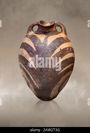 Minoan Kamares Ware Amphora Krug mit polychromen Palmblatt-Dekorationen, Phaistos 1900-1700 v. Chr.; Archäologisches Museum Heraklion. Dieser Stil des Töpfs Stockfoto